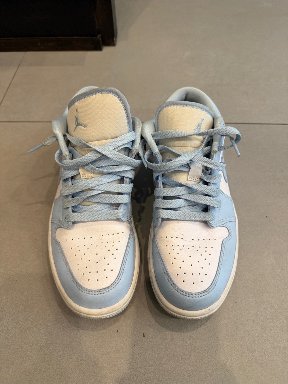 Light Blue and White Basketball Sneakers - Jordan Style